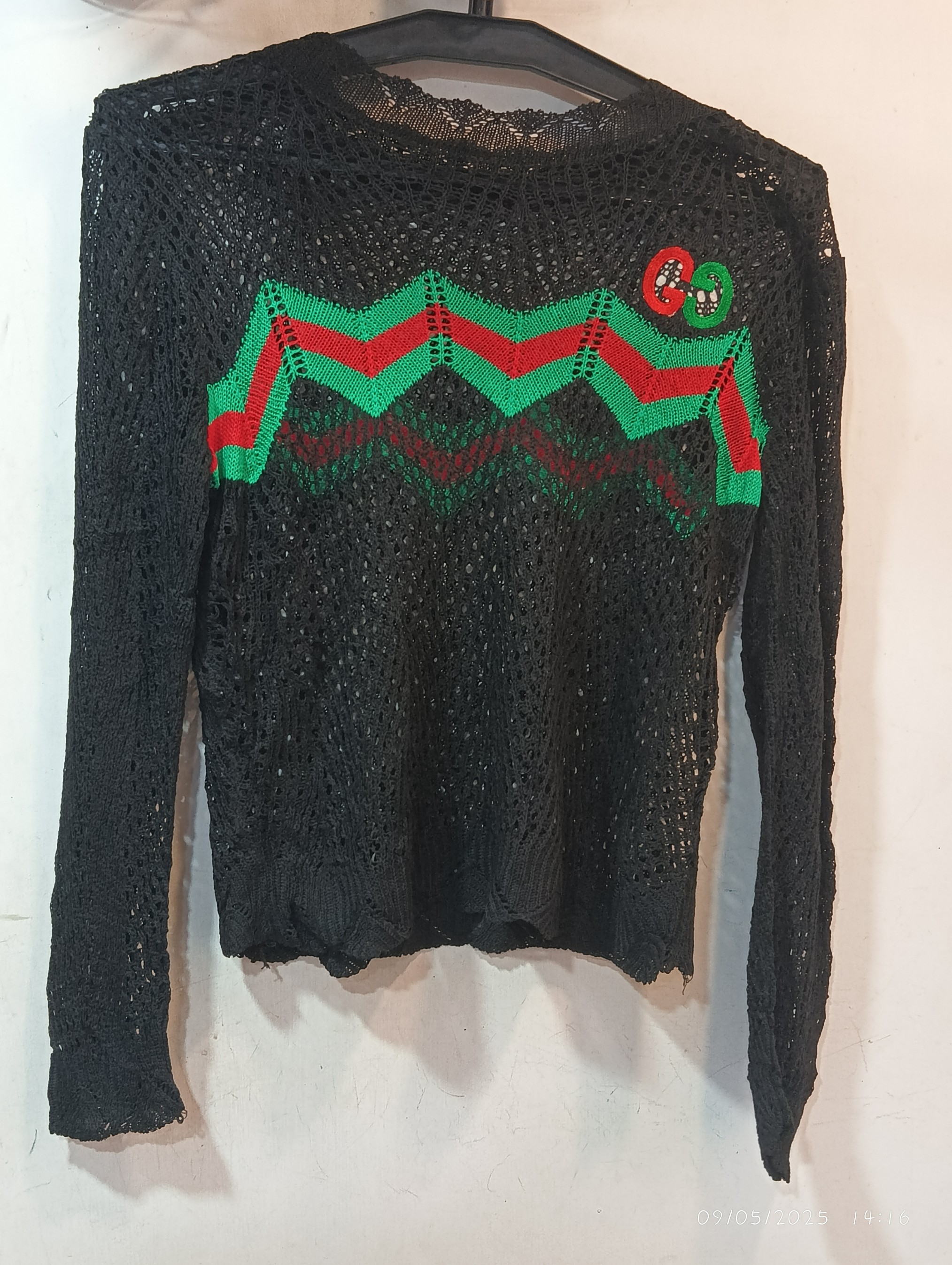 Top Black green Red sweatshirt 
