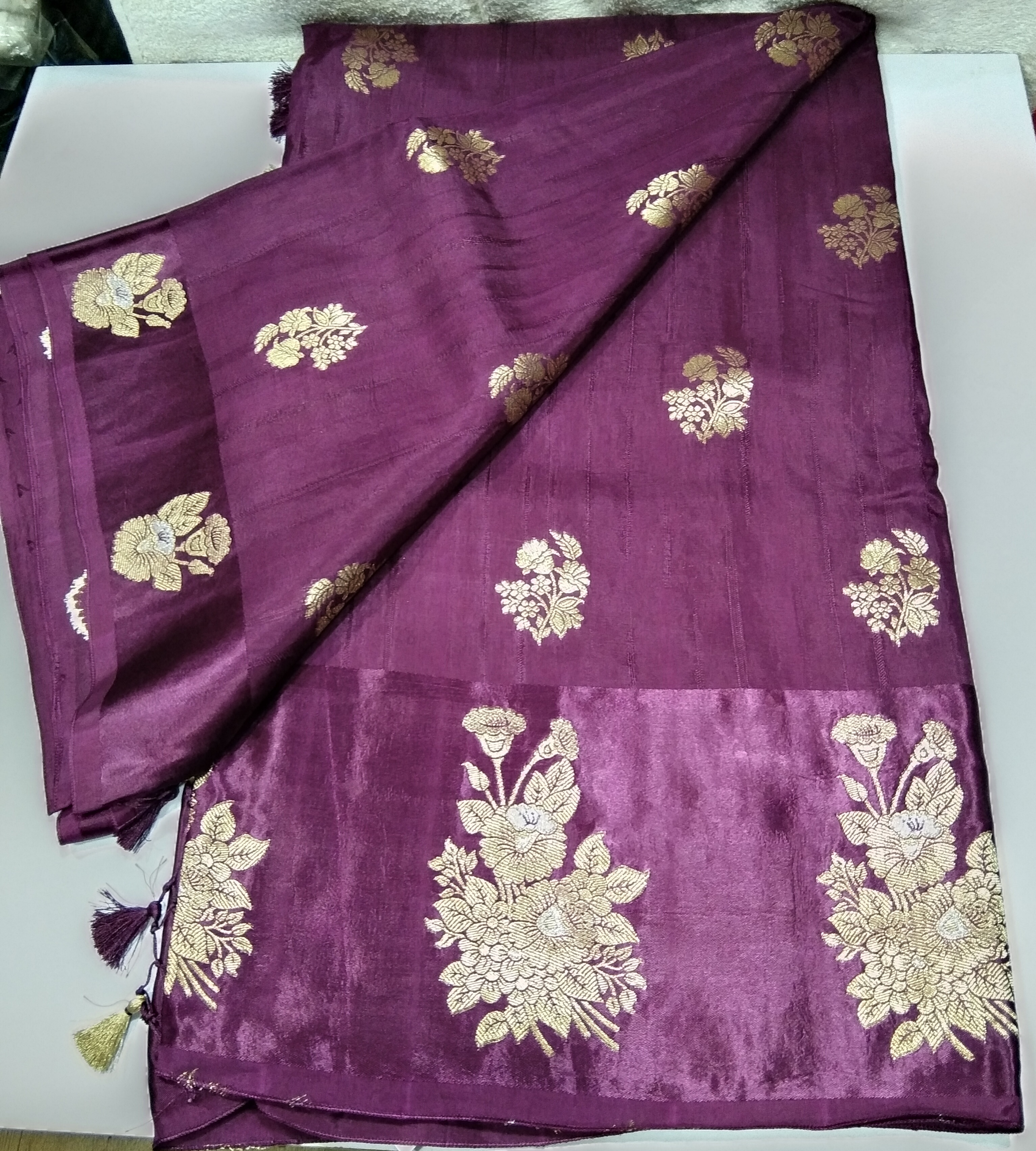 Sari Crepe Silk Megenta & Golden 