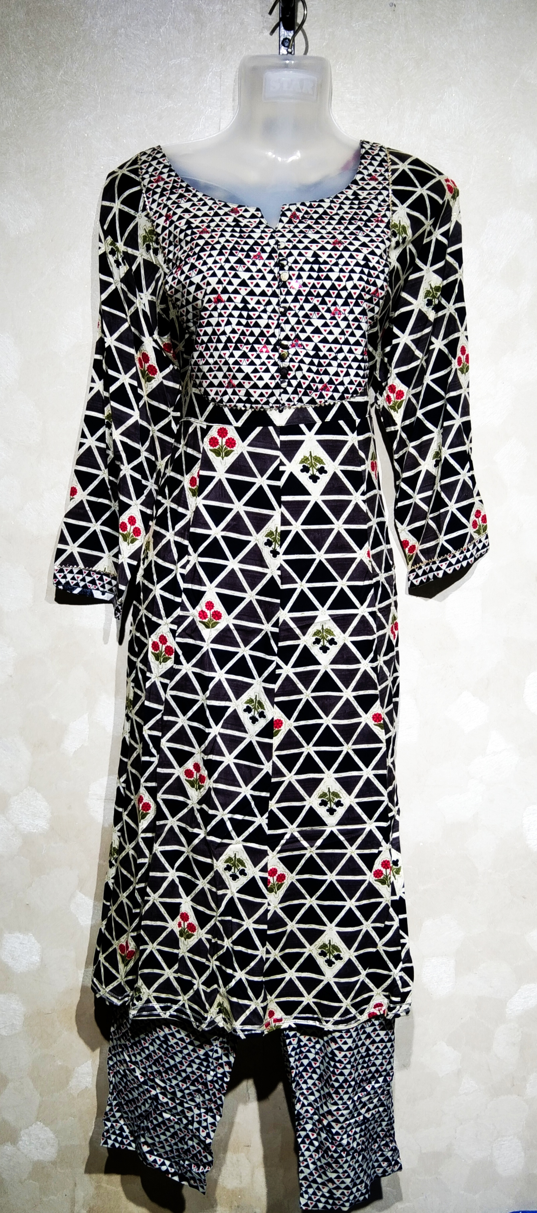 2 pic Black, Cream & Red Colour 