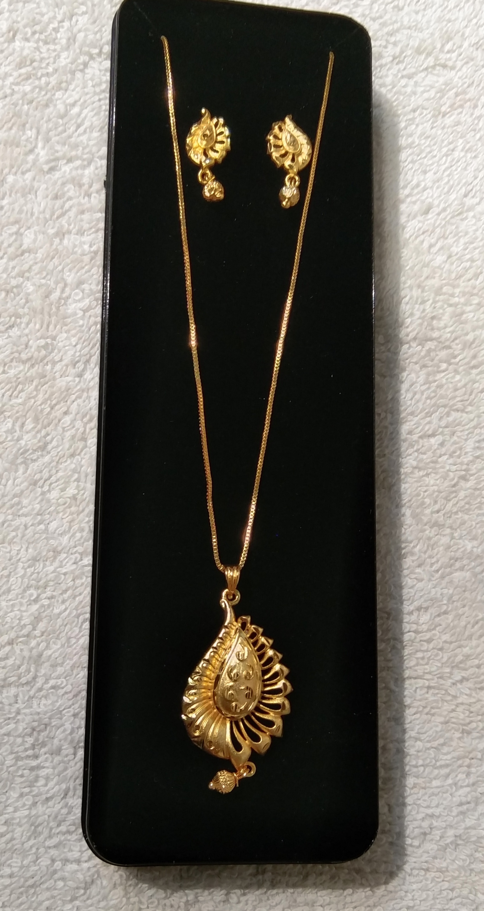 Jewellery Gold Plated Chain Pendant & Tops 18(16.08.25)